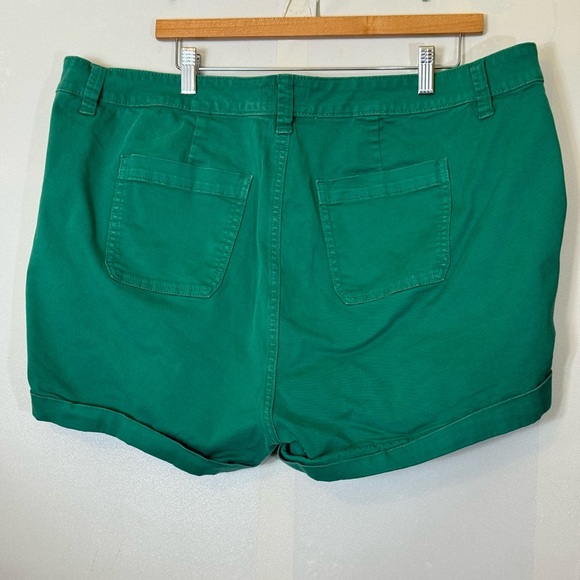 Torrid 3.5 Inch Stretch Twill Mid-Rise Button Fly Short - Picture 10 of 13